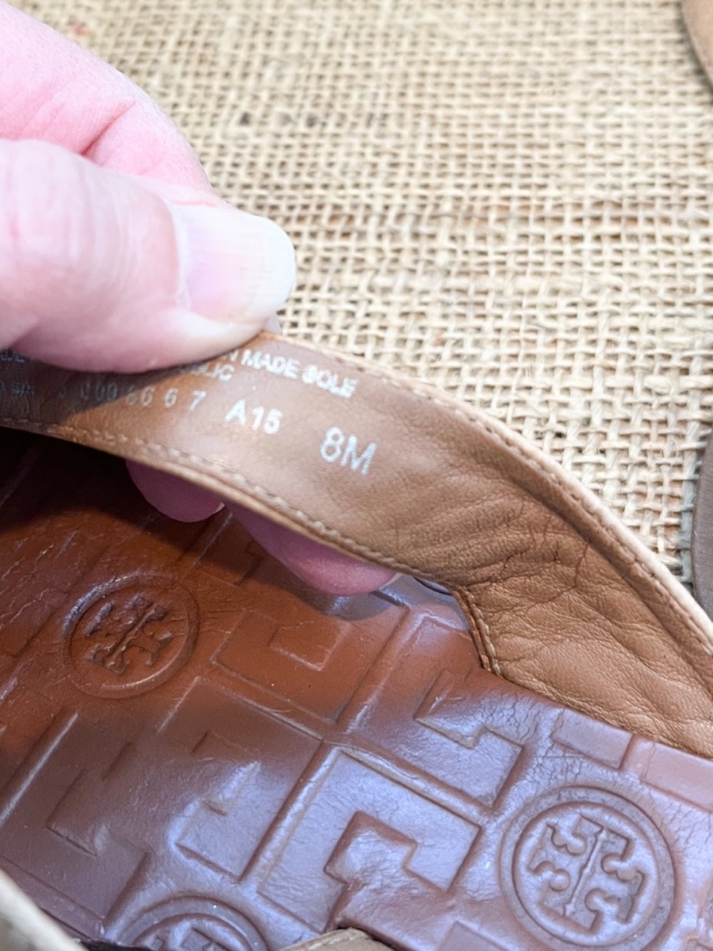 Tory Burch Thora Flat Thong Leather Sandals Tan Size 8 - Picture 11 of 11